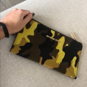 Michael Kors Clutch - Camo Calf-Hair Zip